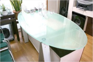 ガラストップテーブル,都会的な暮らしに,アルテジャパンのガラス 